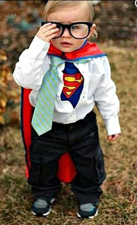 Diy Adult Halloween Costumes, Funny Kid Costumes, Best Diy Halloween Costumes, Superman Costumes, Baby Kostüm, Diy Costumes Kids, Diy Halloween Costumes For Kids, Diy Kostüm, Homemade Halloween Costumes