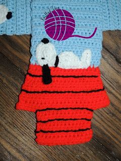 Knotted Love : Free pattern: Snoopy Scarf Snoopy Scarf, Crochet Novelty, Crochet Snoopy, Crochet School, Christmas Knits, Yarn Ideas, Crochet Scarfs, Neck Warmers, Crochet Scarf Pattern Free