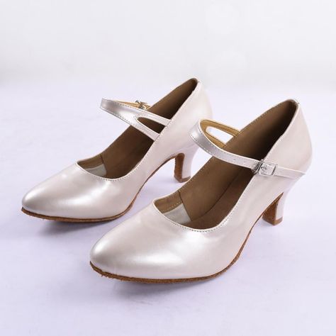 Gender: Women's Category: Modern Ballroom Dance Shoes Style: Heels, Pumps Color: White Heel Type: Customized Heel Upper Materials: Satin Lining Materials: Cloth Outsole Materials: Suede Size Guide: 
 
 
 
 Dance Shoes Size Conversion Chart 
 
 
 For your reference only 
 Foot Length 
 
 
 US 
 UK 
 EUR 
 AU 
 CN 
 inch 
 cm 
 
 
 4-4.5 
 2-2.5 
 34 
 4.5 
 33 
 8.46 
 21.5 
 
 
 5 
 3 
 35 
 5 
 34 
 8.66 
 22 
 
 
 5.5 
 3.5 
 35.5 
 5.5 
 35 
 8.86 
 22.5 
 
 
 6 
 4 
 36 
 6 
 36 
 9.06 
 23 White Ballroom Shoes, Ballroom Heels, Modern Ballroom, Custom Heels, Latin Ballroom Dresses, Latin Dresses, Ballroom Shoes, Ballroom Dance Shoes, White Dress Shoes