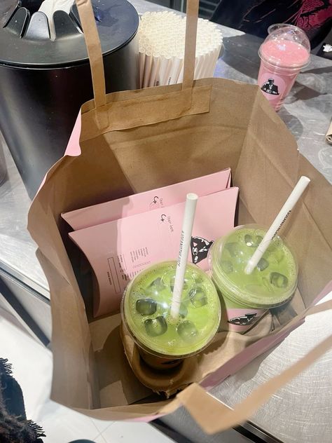 Joe And The Juice, Heart Shaped Candy, Matcha Drink, Perfume Design, Fresh Juice, Food Obsession, Cafe Food, Yummy Drinks, Plant Based Recipes