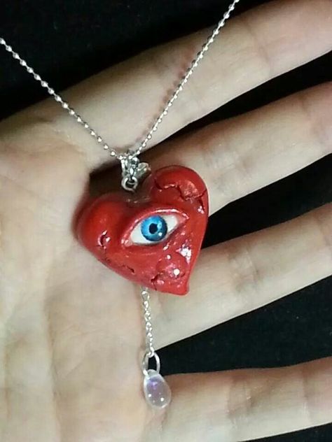 Diy Pendants Easy, Heart Eye Necklace Clay, Heart Necklace Clay, Aesthetic Clay Necklace, Clay Pendants Aesthetic, Clay Necklace Pendant Aesthetic, Clay Heart Necklace, Spiritual Clay Art, Air Dry Clay Necklace Pendants