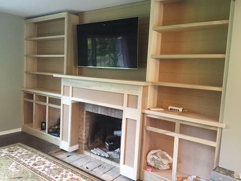 Shelves Around Fireplace, Fireplace Bookcase, Built In Around Fireplace, Fireplace Bookshelves, Built In Shelves Living Room, Living Room Built Ins, Fireplace Built Ins, Living Room Redo, Bedroom Fireplace