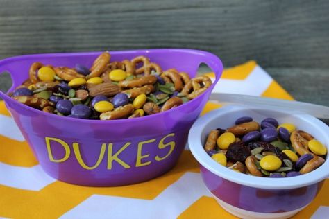 Me and My Pink Mixer: Duke Dog Snack Mix Jmu Football, Jmu Dukes, Tailgate Treats, Recipes Disney, Tailgate Snacks, Salty Treats, Football Tailgate, What's For Dinner, Beauty Diy