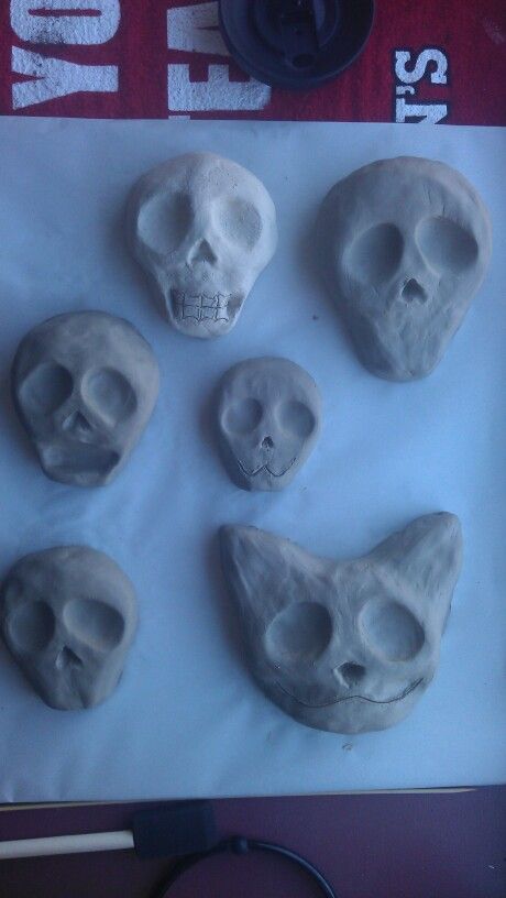 Clay Sugar Skulls Clay Skulls Diy, Air Dry Clay Ideas Music, Clay Art Pieces, Clay Crafts Alt, Stone Clay Ideas, Y2k Clay Ideas, Creepy Clay Ideas, Emo Clay Ideas, Grunge Clay Ideas