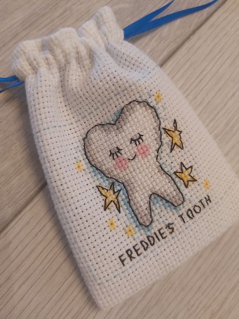 Customised Tooth Fairy Bag Cross Stitch Souvenir personnalisé | Etsy Tooth Fairy Cross Stitch Pattern, Dental Cross Stitch, Tooth Cross Stitch, Tooth Fairy Bag, Cross Stitch Quotes, Needlepoint Ornaments, Christmas Ornament Pattern, Cross Stitch Borders, Crochet Cross