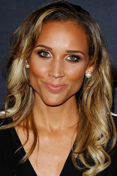 Olympian Lolo Jones says that revealing she’s a 40-year-old virgin has destroyed her dating life. Lolo Jones, American Athletes, Winter Olympics, Love Life, Year Old, Love Her, Celebrities, The World, Beauty