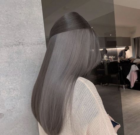 Ulzzang Hair, Korean Hair Color, Ash Hair, Hair Color Underneath, Ash Hair Color, Hair Style Korea, 2023 Hair, Fesyen Rambut, Hair Color Streaks