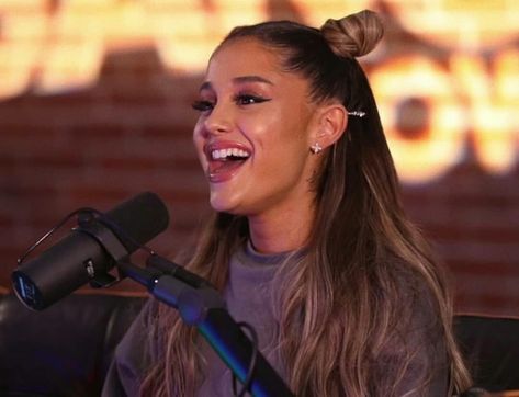 Ariana Grande Space Buns, Ariana Grande Space, Adriana Grande, Two Buns, Boujee Aesthetic, Space Buns, Ariana Grande Style, Ariana Grande Photos, Fake Smile