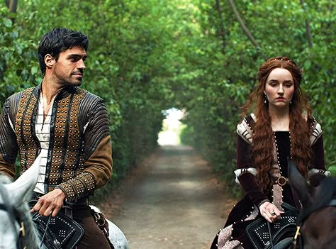 Rosaline Movie Aesthetic, Rosaline Movie Costumes, Rosaline Movie, Kaitlyn Dever Rosaline, Kaitlyn Dever Gif, Sean Teale, Medieval Series, Game Of Thrones Dress, Kaitlyn Dever