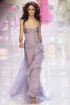 Chanel Wedding Dress, Mauve Prom Dress, Colour Clothes, Runway Gowns, Versace Runway, Spring Runway, Historic Fashion, Versace Spring, Runway Fashion Couture