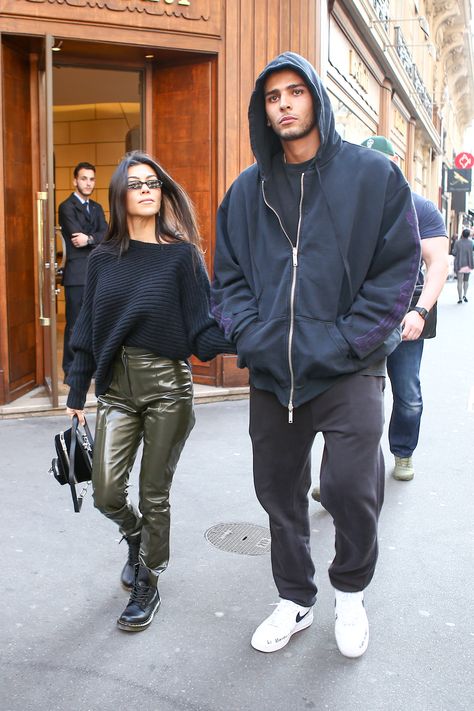 Minimalist Chic Fashion, Younes Bendjima, Kourtney Kardashian Style, Models Off Duty Style, Celeb Fashion, Jenner Style, Kardashian Style, Kourtney Kardashian, Celebrity Outfits