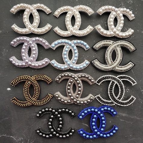 Designer Inspired Jewelry Cc Brooch Classic Brooch Chanel Brooch 8AF Diy Hair Accessories Beads, Broche Chanel, Chanel Pins, Chanel Decor, Arte Doodle, Chanel Lover, Chanel Brooch, Beadwork Embroidery, Bracelets Handmade Diy