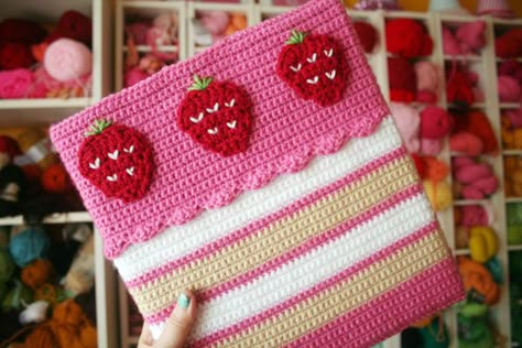 Big binder 1small Crochet Binder Cover, Crochet Binder, School Crochet, Twinkie Chan, Crochet Strawberry, Binder Cover, Pola Amigurumi, Crochet Food, Pink Yarn