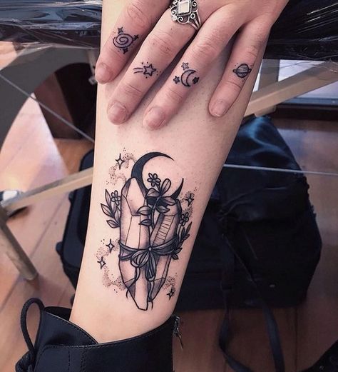 Behind The Ear Witch Tattoo Ideas, Floral Crystal Tattoo, Wiccan Tattoos For Women, Enchanted Tattoo, Miscellaneous Tattoos, Austin Tattoo, Witchy Tattoos, Sleeve Inspiration, Friendship Tattoo