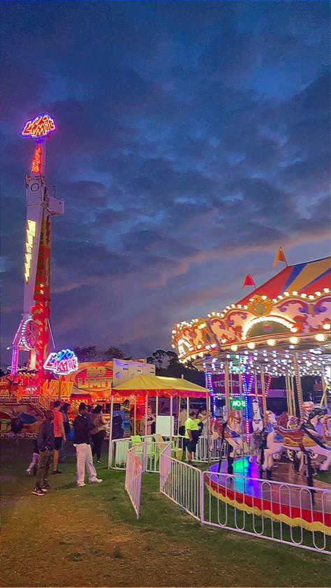 Theme Park Background, Summer Fair Aesthetic, Fairground Aesthetic, Sienna Aesthetic, State Fair Aesthetic, Funfair Aesthetic, Fair Core, Beach Carnival, Fair Pics