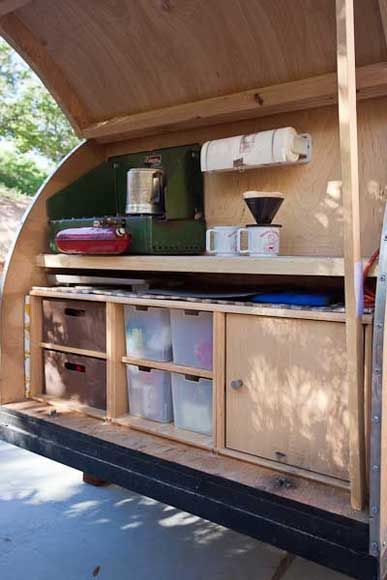 teardrop kitchen. (( along the lines of my idea )) Teardrop Kitchen, Teardrop Caravan, Teardrop Camping, Small Camping Trailer, Homemade Camper, Teardrop Camper Trailer, Nomadic Lifestyle, Camper Kitchen, Airstream Interior