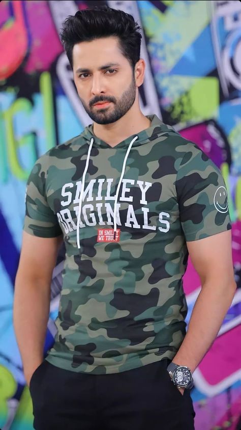 Danish Taimoor Pics, Pakistani Shayari, Danish Taimor, South Actors, Danish Taimoor, Ab De Villiers Photo, Army Couple Pictures, Army Couple, Best Beard Styles