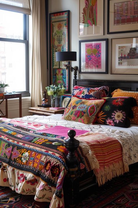 Vintage Eclectic Bedroom, Boho Eclectic Bedroom, Bedroom With Color, Colorful Eclectic Bedroom, Eclectic Bedroom Ideas, Scandinavian Bedroom Ideas, Maximalist Bedroom Ideas, Colorful Bedroom Ideas, Artsy Bedroom