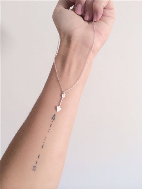 Morse code arrow with arrow necklace Morse Code Tattoo, Meaning Of Arrow Tattoo, Arrow Tattoos For Women, Arrow Tattoo Design, Bracelet Message, Necklace Tattoo, Bestie Tattoo, Literary Tattoos, Dragon Tattoo For Women