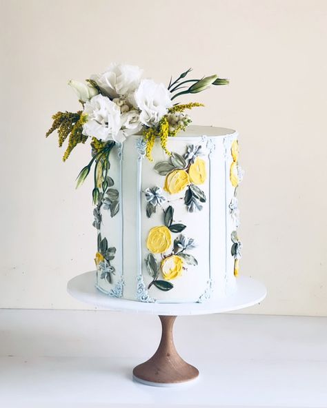 Lemon Cake Decoration, Orange Blossom Cake, Spring Wedding Cakes, Lemon Birthday Cake, Italian Lemon Cake, Lemon Birthday Cakes, Capri Summer, Italian Night, Backyard Birthday Parties