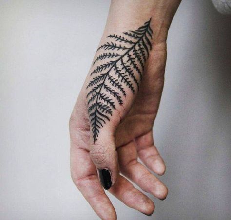 New School Tattoos, Girl Flower Tattoos, Tattoo Main, Le Tattoo, Fern Tattoo, Hand Tattoos For Girls, Handpoke Tattoo, Couple Ideas, Hand Tattoos For Women