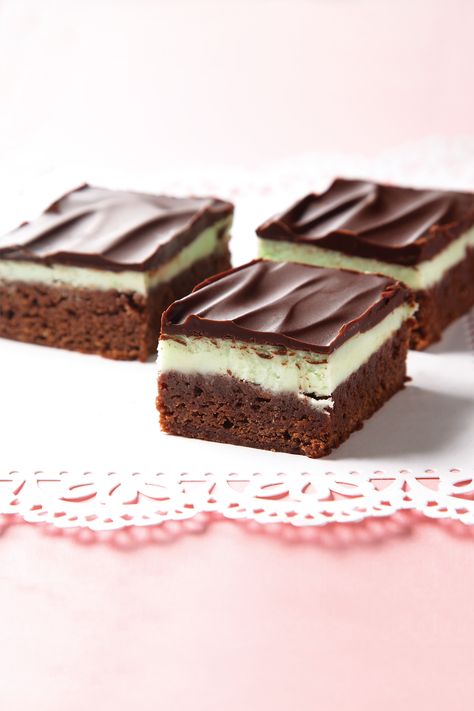 Chocolate Mint Brownies, Peppermint Fudge, Peppermint Brownies, Mint Brownies, State Foods, Blondie Brownies, Delicious Brownies, Chocolate Mint, Melting Chocolate Chips