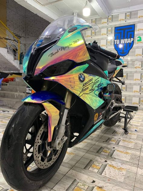 Holographic Motorcycle, Rainbow Motorcycle, Bmw 1000rr, Tmax Yamaha, Instruções Origami, Pretty Bike, Bmw S1000rr, Bmw Motorcycle, Super Bikes