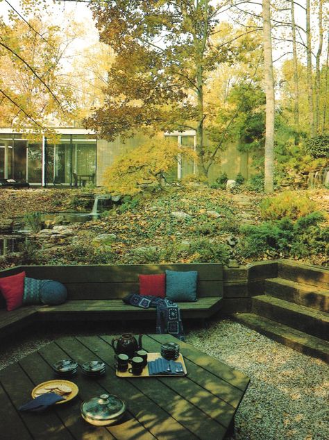 Midcentury Modern Conversation Pit, Pool Conversation Pit, Conversation Pits Modern, 1970 Conversation Pit, 70s Conversation Pit Aesthetic, Green Conversation Pit, Backyard Conversation Pit, Outside Conversation Pit, Grass Conversation Pit