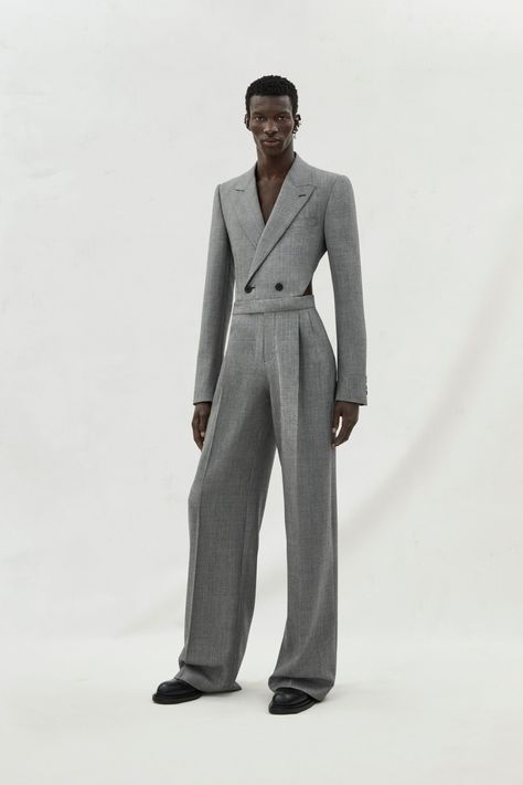 Mode Queer, Mcqueen Menswear, Alexander Mcqueen Menswear, Fall 2023 Menswear, Dior Men, Tailored Jumpsuit, Evening Jackets, Alexander Mcqueen Men, Mens Fall