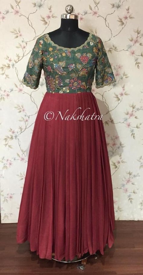 Pen Kalamkari Dresses Anarkali, Pen Kalamkari Dresses, Kalamkari Dresses Design, Long Frock Models, Ladies Frock Design, Designer Dresses Couture, Gown Dress Party Wear, Chiffon Blouses Designs, Frock Models