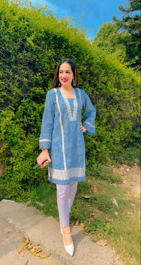 Salwar Sute Designs, Pakistani Kamiz Design, Lases Design On Suits, Simple Kurti Designs Casual Pakistani, Kamiz Neck Design, Lace Salwar Suit, Pakistani Lace Suits, Lace Suit, Lace Dress Design