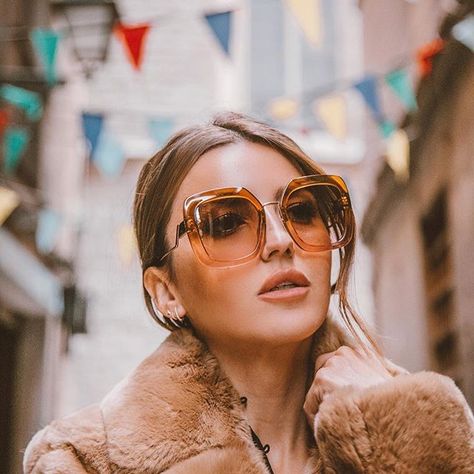 Back to the 70s ⚡️  #Regram via @BppBxikhaE- 70s Sunglasses Aesthetic, Back To The 70s, 70’s Aesthetic, 70s Sunglasses, Alexandra Pereira, Oversized Square Sunglasses, Sunglasses Oversized, Chic Sunglasses, Big Sunglasses