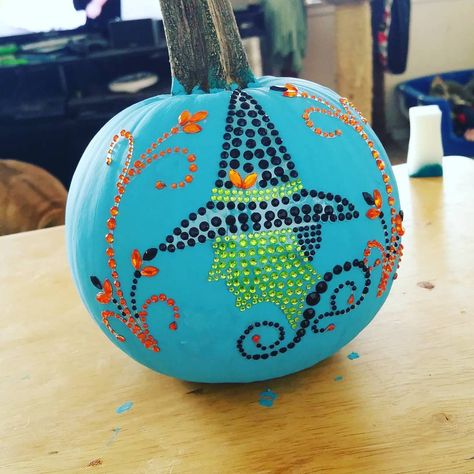 Teal Pumpkin Project, Teal Pumpkin, Pumpkin Contest, Creative Pumpkins, Pumpkin Art, Pumpkin Decor, Fall Halloween Decor, Pumpkin Halloween, Halloween Home Decor