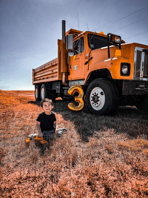 3 year old birthday dump truck photos Third Birthday Photoshoot Boy, Construction Photoshoot, Boy Birthday Pictures, 2nd Birthday Pictures, Birthday Dump, Kid Portraits, Dump Truck Birthday Party, 2nd Birthday Photos, 3rd Birthday Boys