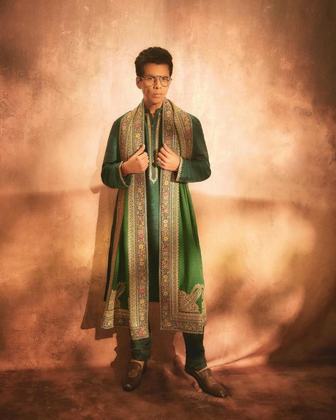 @karanjohar looks dapper in a #Sabyasachi kurta set. Shop #Sabyasachi menswear in-store at #AashniLondon. Aashni + Co 125 Ledbury Road, London W11 2AQ 📞+44 755 728 9871 For any assistance or for booking an appointment please write to us on: 💌 customercare@aashniandco.com 📞WhatsApp +91 83750 36648 #AashniAndCo Multi designer store, Indian wear, Celebrity style #IndianWear #DesignerIndianWear #KurtaSetForMen #FestiveIndianWear Sabyasachi Kurta, Sabyasachi Menswear, Indian Menswear, Brother Wedding, Designer Store, Indian Men Fashion, Boutique Dress Designs, Looking Dapper, Boutique Dress