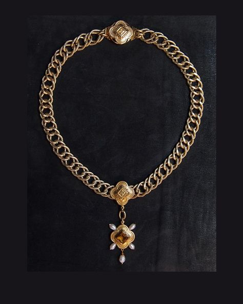 In the style seen in 16th century German art.  https://www.facebook.com/evajohanna.arts.crafts Medevial Jewelry, 16th Century Jewelry, German Jewelry, Necklace Drawing, European Jewelry, Mens Necklace, School Jewelry, Medieval Jewelry, Golden Necklace