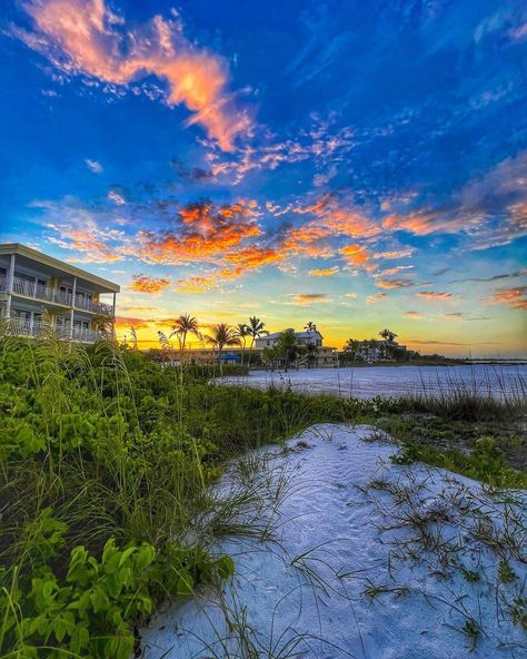 Sunsets by Craig on Instagram: “Kaleidoscope of Color Over Fort Myers Beach. . . #florida #capecoral #capecoralphotographs #leecountyflorida #hashtagflorida…” Fort Pickens Florida Photography, Fort Myers Beach Florida, Florida Photography, Lee County, Fort Myers Beach, Fort Myers, Beach Florida, Golf Courses, Fort