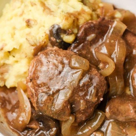 Round Steak in the Crock Pot - NeighborFood Round Steak Crockpot, Venison Round Steak Recipes, Venison Round Steak, Round Steak Recipes Crock Pot, Crock Pot Round Steak, Steak With Mushrooms, Round Steak Recipes, Crockpot Steak, Fluffy Dinner Rolls