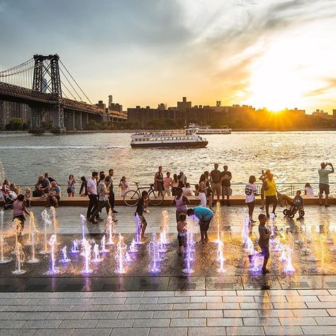 Mieke De Batselier (@mieke.debat) • Instagram-foto's en -video's New York City Sightseeing, Utah City, Domino Park, Brooklyn Summer, Waterfront Promenade, Sacramento River, Google Spreadsheet, City Summer, Welcome To New York