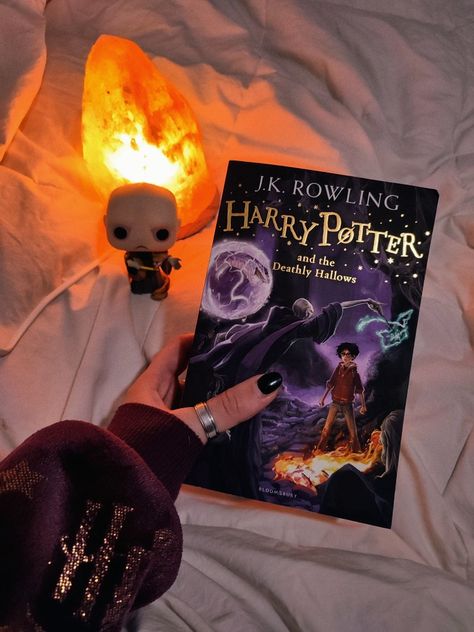 Harry Potter And The Deathly Hallows Aesthetic, Harry Potter And The Deathly Hallows, Harry Potter Book Aesthetic, Harry Potter Libros, Harry Potter Books Aesthetic, Harry Potter Book 1, Deathly Hallows Book, Harry Potter Book Set, Reading Harry Potter