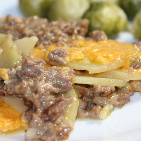 Cheese Potato Casserole, Hamburger Potato Casserole, Hamburger And Potatoes, Hamburger Casserole, Hamburger Steak, Potatoe Casserole Recipes, Hamburger Meat Recipes, Hamburger Helper, Cheese Casserole