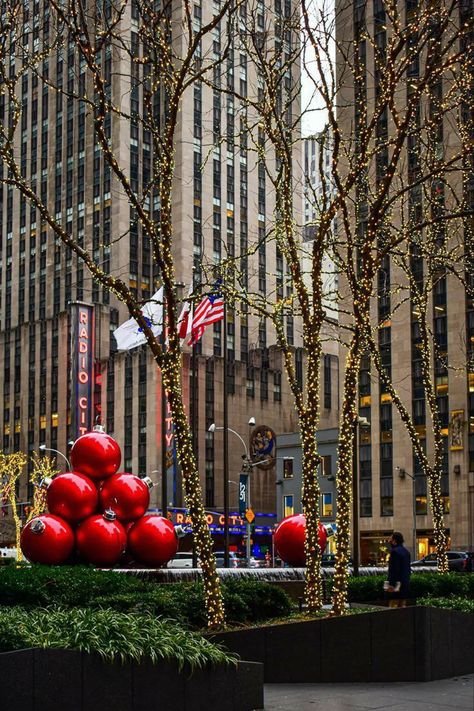 Xmas In New York, Winter Wonderland Card, New York Christmas Aesthetic, Holidays In New York, New York City Christmas, Christmas City, New York City Vacation, Nyc Christmas, Best Christmas Markets