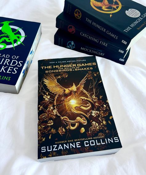 What’s your favourite Hunger Games book? Mine is The Ballad of Songbirds and Snakes! When it was announced I had absolutely NO interest in reading it but I’ve read it twice over the past year or so! . . . . . . . #yabooks #dystopianbookstagram #yabookstagram #thehungergames #tbosas #theballadofsongbirdsandsnakes #bookblogger #bookbloggeruk #bibliophile #bookstagrammer #instabooks #bookreviewer #bookedits #whattoreadnext #booksofinstagram #booklovers #readers #ukbookblogger #booknerd Hunger Games Book, Hunger Games Books, T Bo, Ballad Of Songbirds And Snakes, Songbirds And Snakes, Hunger Games Mockingjay, Hunger Games Catching Fire, Suzanne Collins, Catching Fire