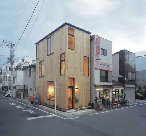 Borderless House / Haryu Wood Studio + Selma Masic Tokyo House, Japan Images, House Tokyo, Three Story House, Future Buildings, Small Houses, Ground Floor Plan, Architect House, Luz Natural