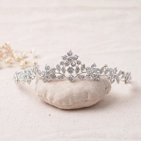 Hair Ornaments Wedding, Swarovski Tiara, Handmade Tiaras, Crystal Wedding Tiaras, Bridal Tiaras, Veil Accessories, Crystal Bridal Tiaras, Bridal Hair Jewelry, Wedding Accessories Jewelry