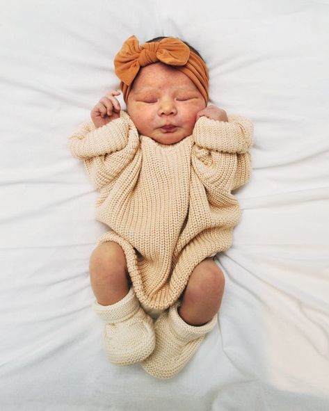 Baby Mode, Neutral Baby Clothes, Foto Baby, Family Pics, Newborn Outfit, Trendy Baby, Winter Weather, Baby Outfits