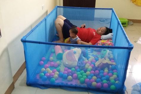 Picture of Assemble the Base & Enjoy Ball Pit For Toddlers, Playpen Baby, Ferret Toys, Ferrets Care, Baby Play Areas, Diy Toddler Bed, Baby Playpen, Newborn Baby Tips, Home Daycare