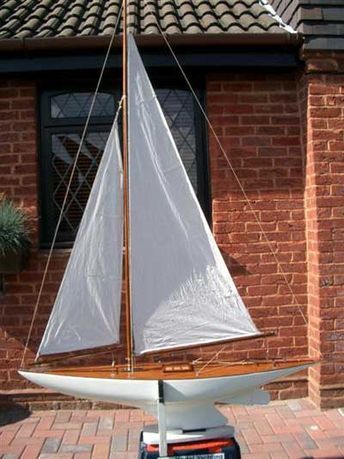 Model Sailboats, Model Boats Building, Pond Yachts, Sailing Ship Model, Yacht Model, Boat Drawing, Model Sailboat, Wooden Ship, Classic Boats