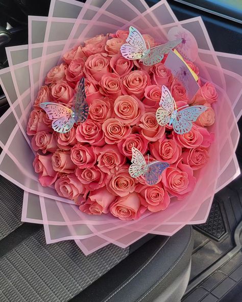 50 Pink Roses 🌹 💗 . . . Pre-Order your bouquet 💐 for any occasions. Add On's available, Crowns 👑, balloons 🎈, toppers , Sash , pins 📌, chocolates 🍫 Dm or send a whatsapp to 914-648 2510 Delivery available 📍Yonkers,NY . Follow me for more! . . #ramobuchon #rosas #pink #yonkersny #florist #ａｅｓｔｈｅｔｉｃ #organic #viral #ɴᴇᴡᴘᴏsᴛ #nyc #shoplocal #supportsmallbusiness 50 Roses Bouquet, Pink Roses Bouquet, Ribbon Rose Bouquets, Roses Bouquet Gift, Diy Bouquet Wrap, Luxury Flower Bouquets, Pink Rose Bouquet, Ribbon Bouquet, Boquette Flowers