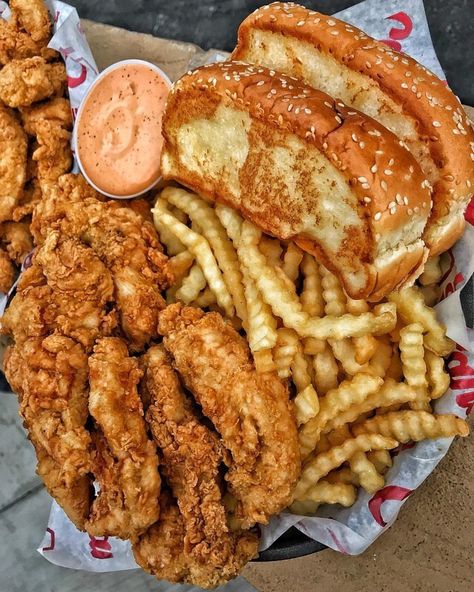 pinterest: kaylaaatt What To Make With Chicken Tenders, Canes Chicken Tenders, Raisin Canes, Chicken Tenders And Fries, Chicken And Fries, Canes Food, Raising Canes, Best Fast Food, Chicken Tender